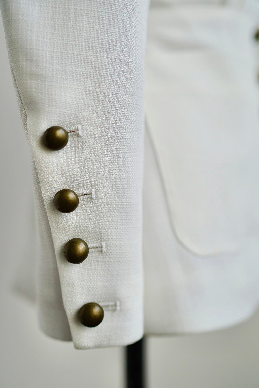 1930s|Collarless Fitted Button-Up Top( White )