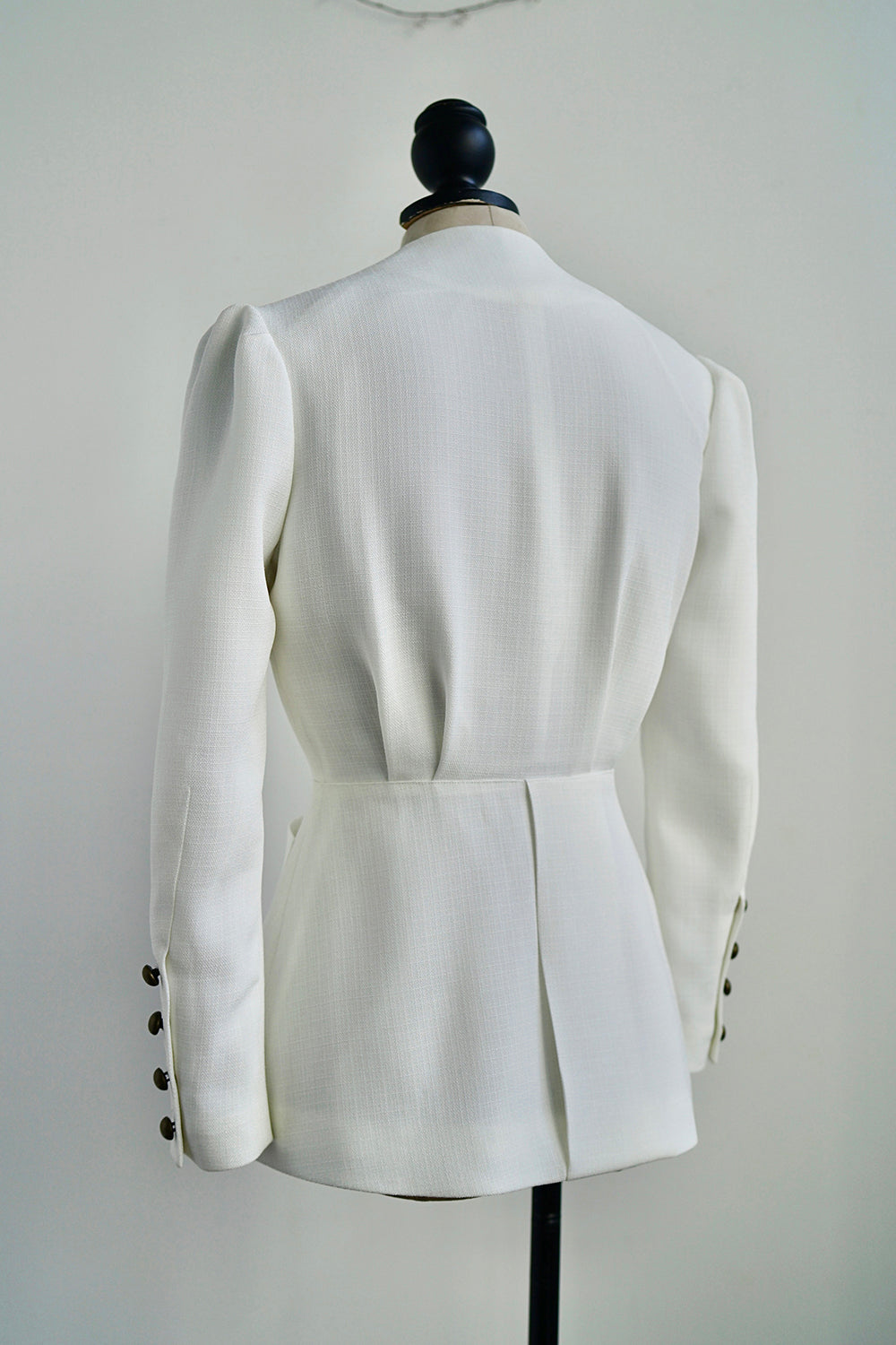 1930s|Collarless Fitted Button-Up Top( White )
