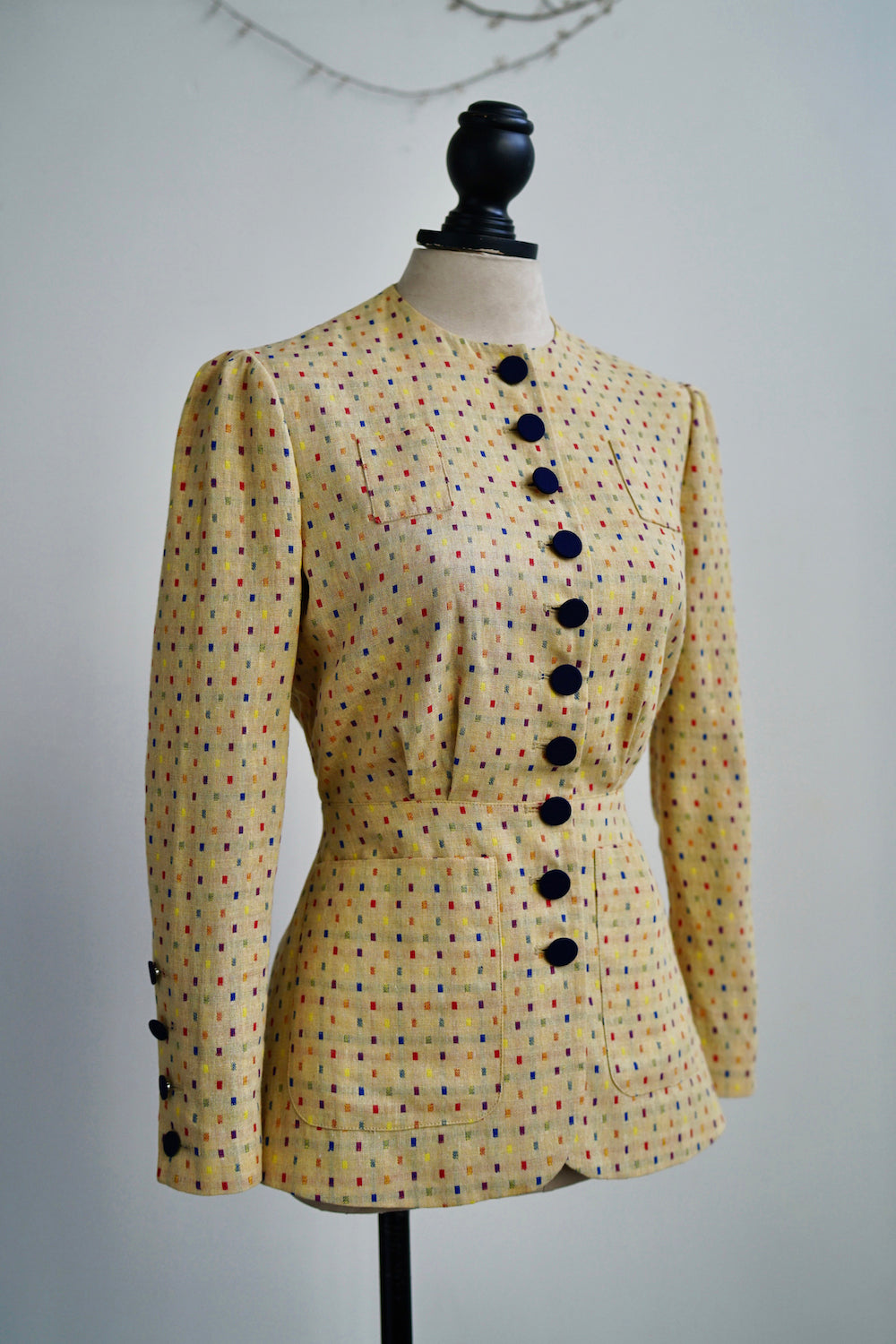 1930s|Collarless Fitted Button-Up Top( Colorful Dots )
