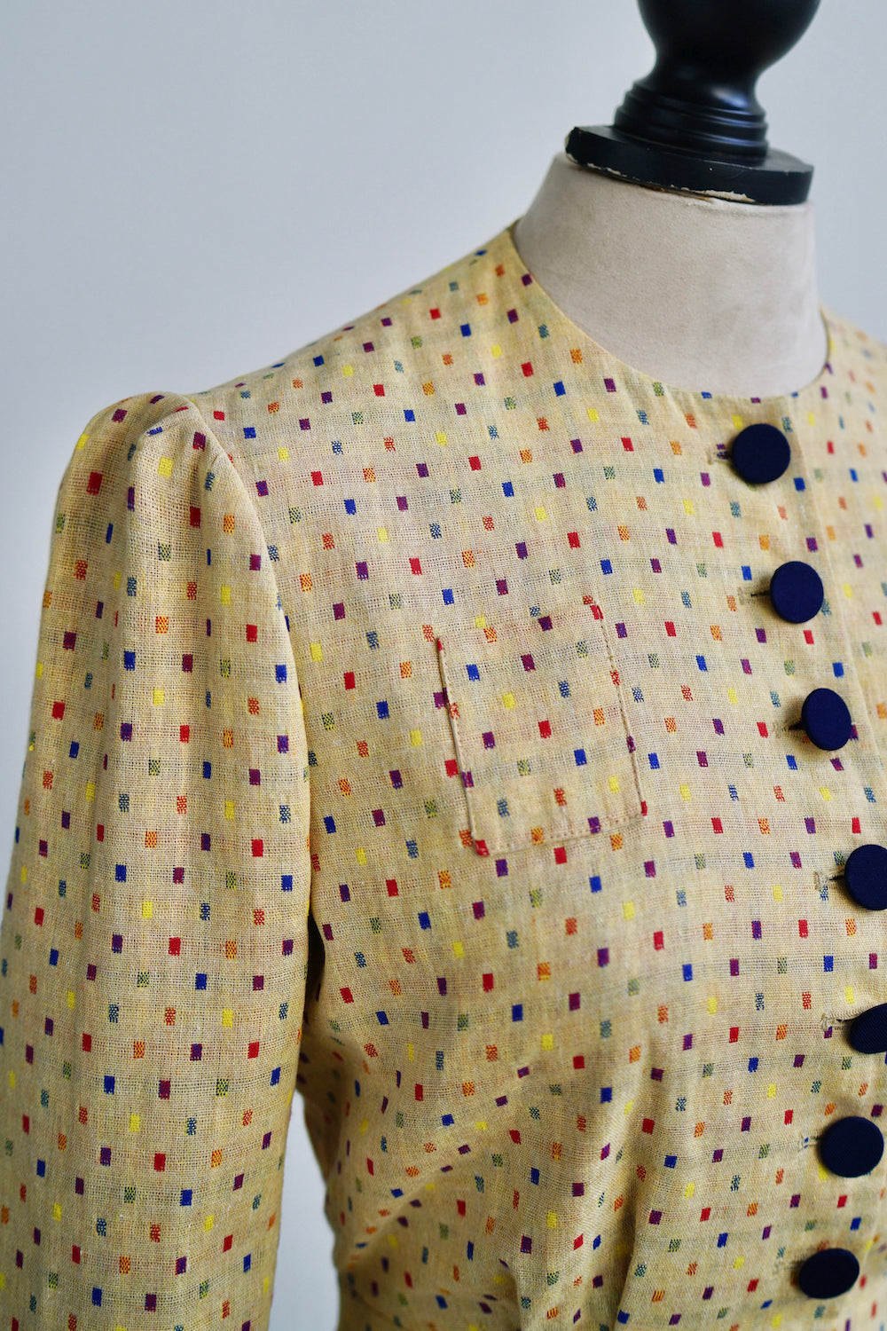 1930s|Collarless Fitted Button-Up Top( Colorful Dots )