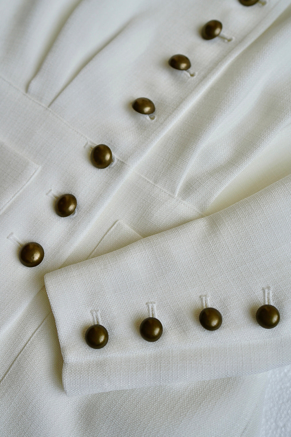 1930s|Collarless Fitted Button-Up Top( White )