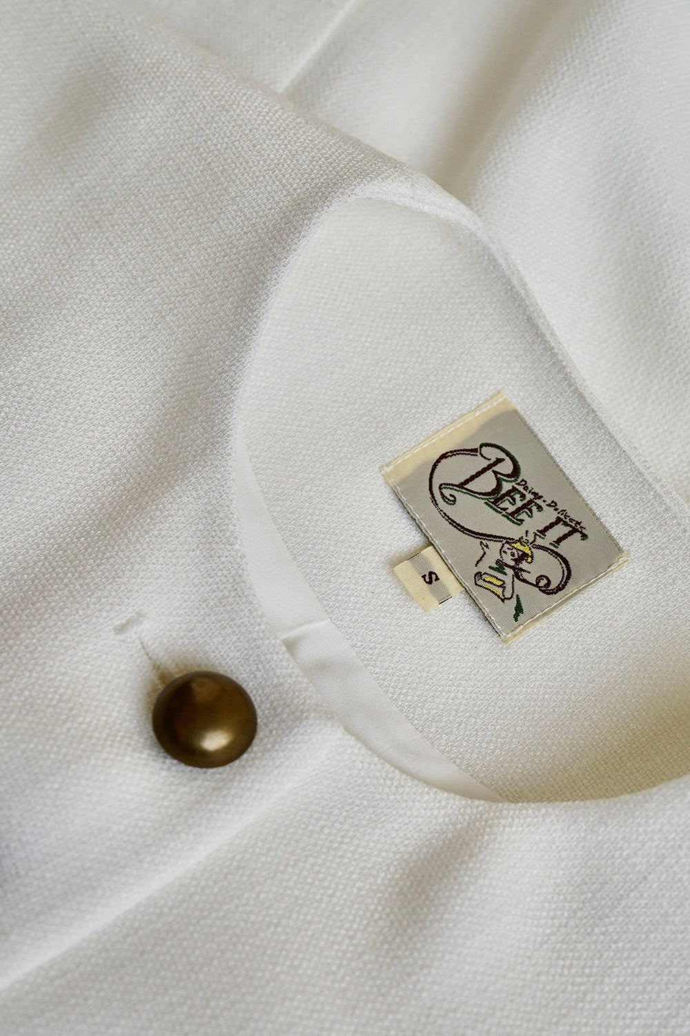 1930s|Collarless Fitted Button-Up Top( White )