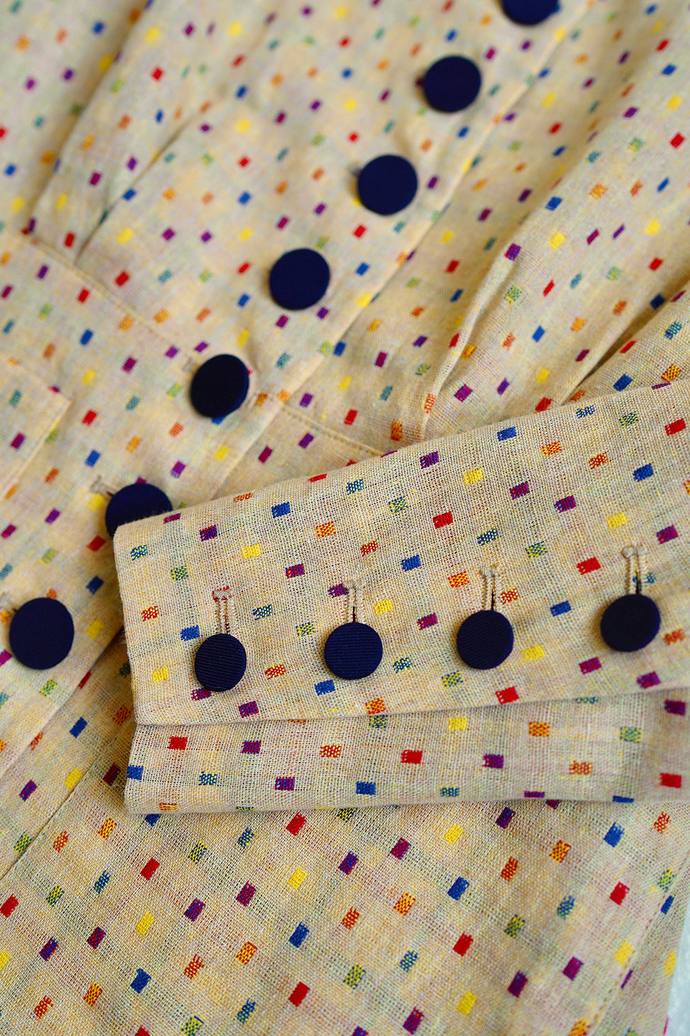 1930s|Collarless Fitted Button-Up Top( Colorful Dots )