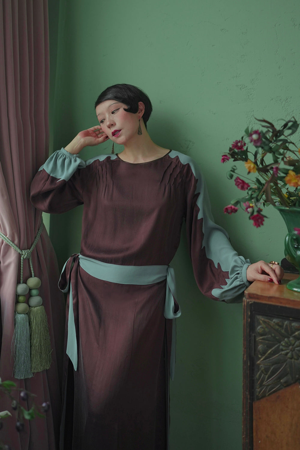 1920s|Wave-embroidered Color-block Sleeve Dress
