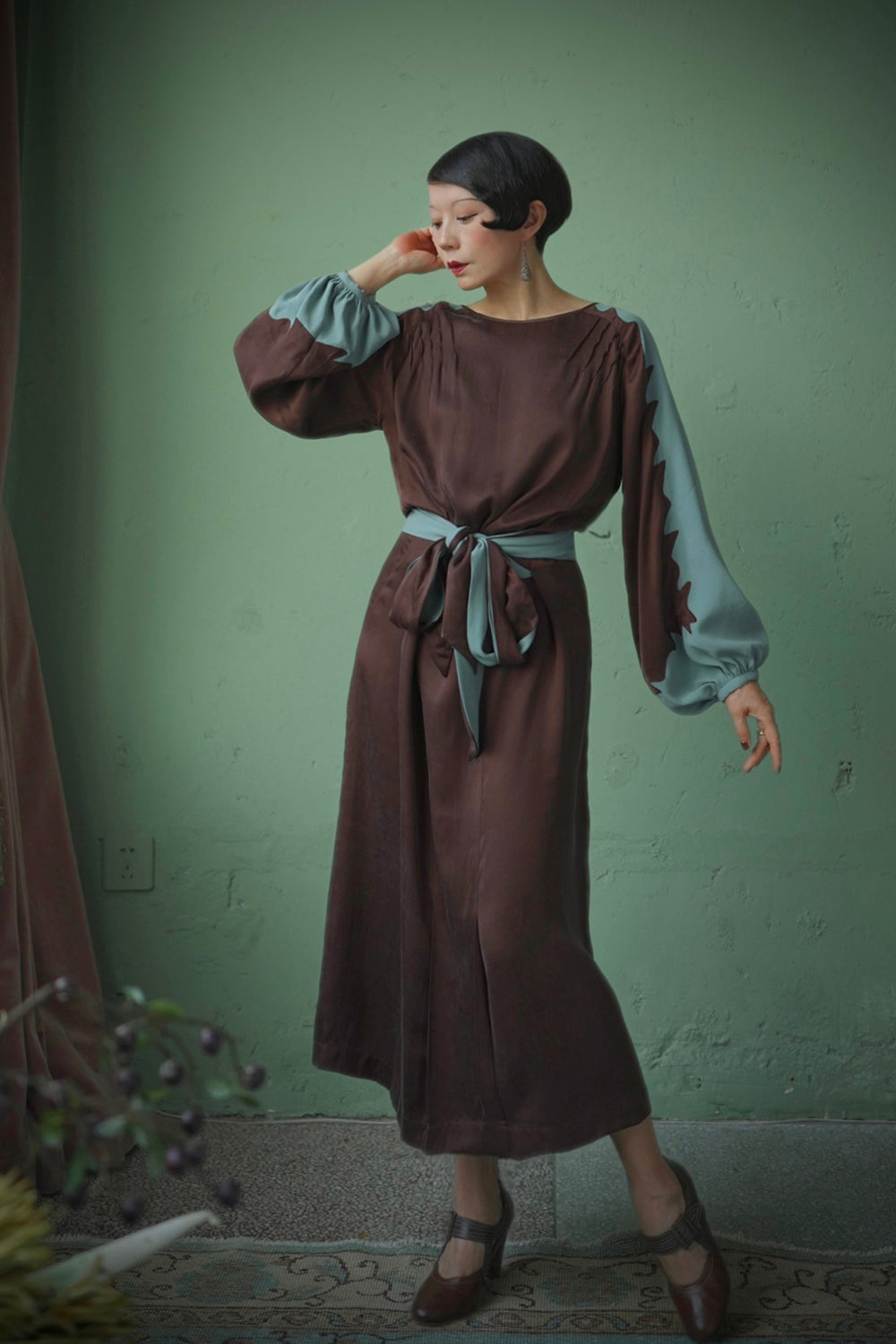 1920s|Wave-embroidered Color-block Sleeve Dress