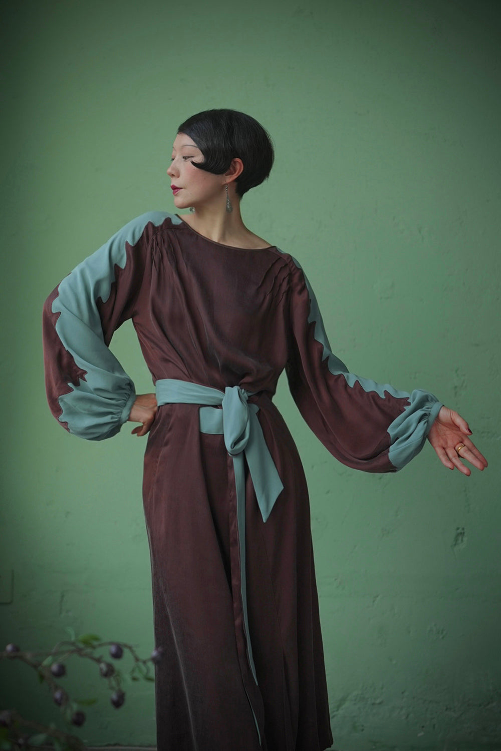 1920s|Wave-embroidered Color-block Sleeve Dress