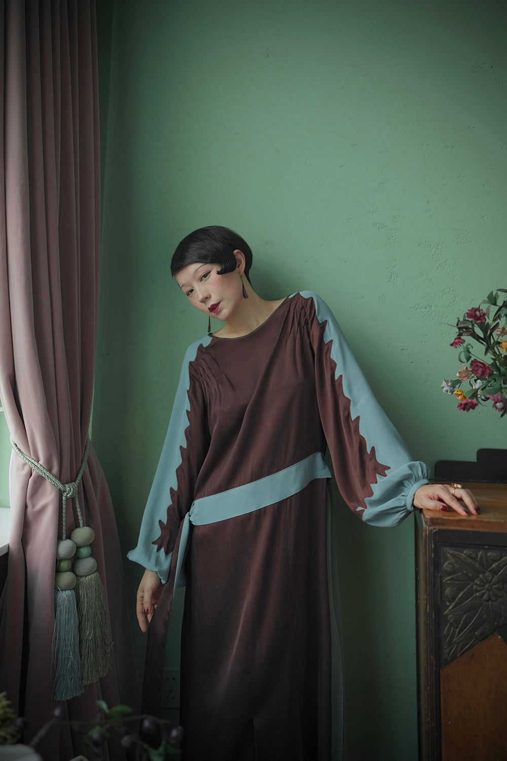 1920s|Wave-embroidered Color-block Sleeve Dress