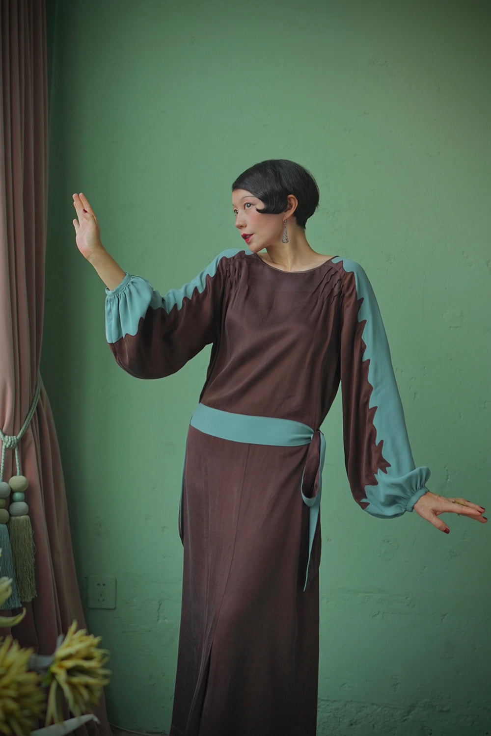 1920s|Wave-embroidered Color-block Sleeve Dress