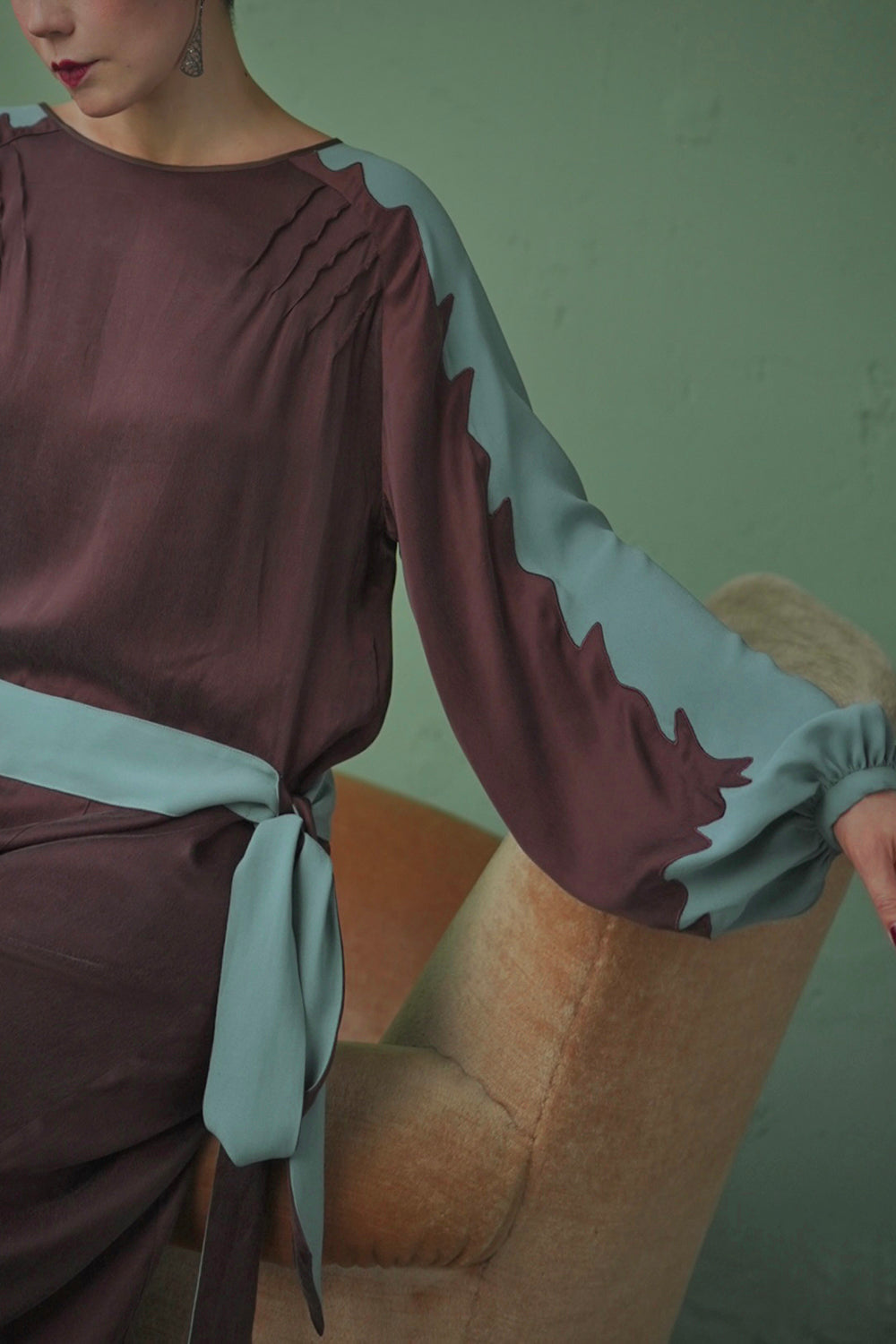 1920s|Wave-embroidered Color-block Sleeve Dress