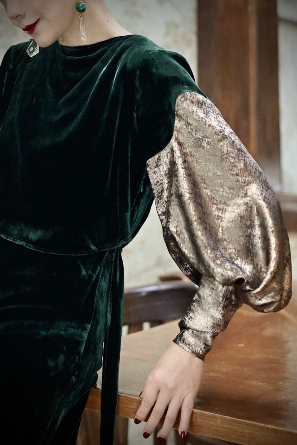 1930s|Gold-Sleeved Green Velvet Evening Gown