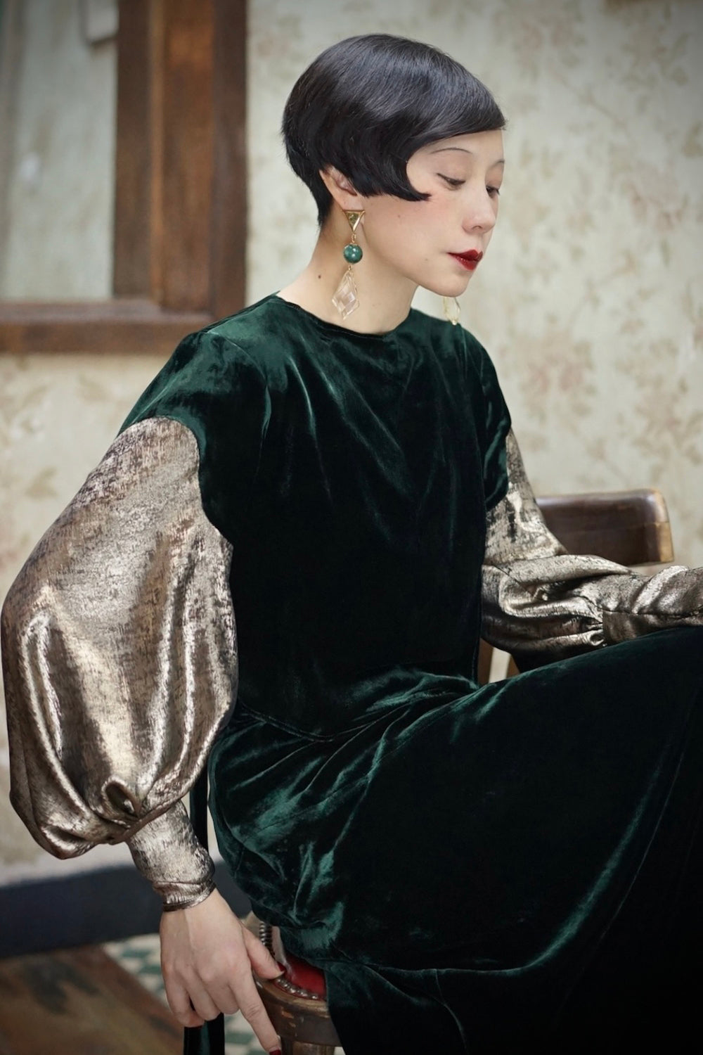 1930s|Gold-Sleeved Green Velvet Evening Gown