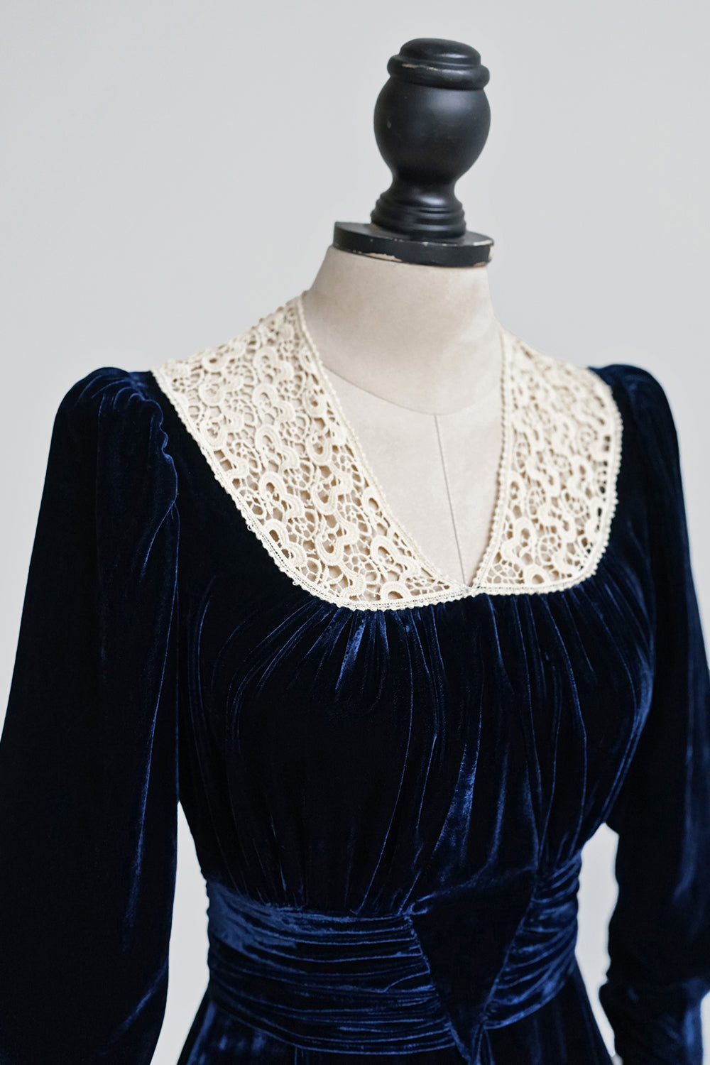 1930s|Lace V-Neck Blue Velvet Dress