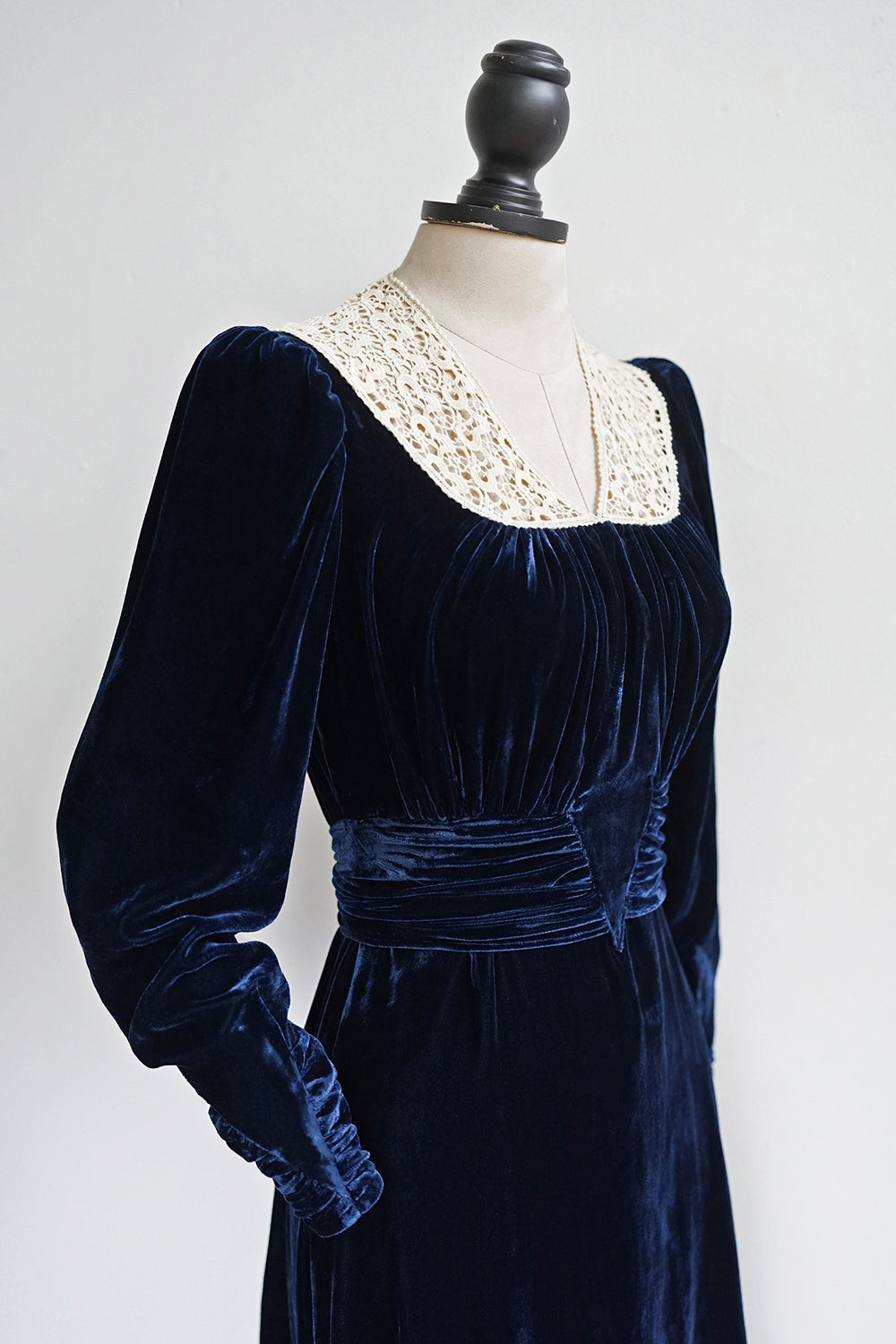 1930s|Lace V-Neck Blue Velvet Dress