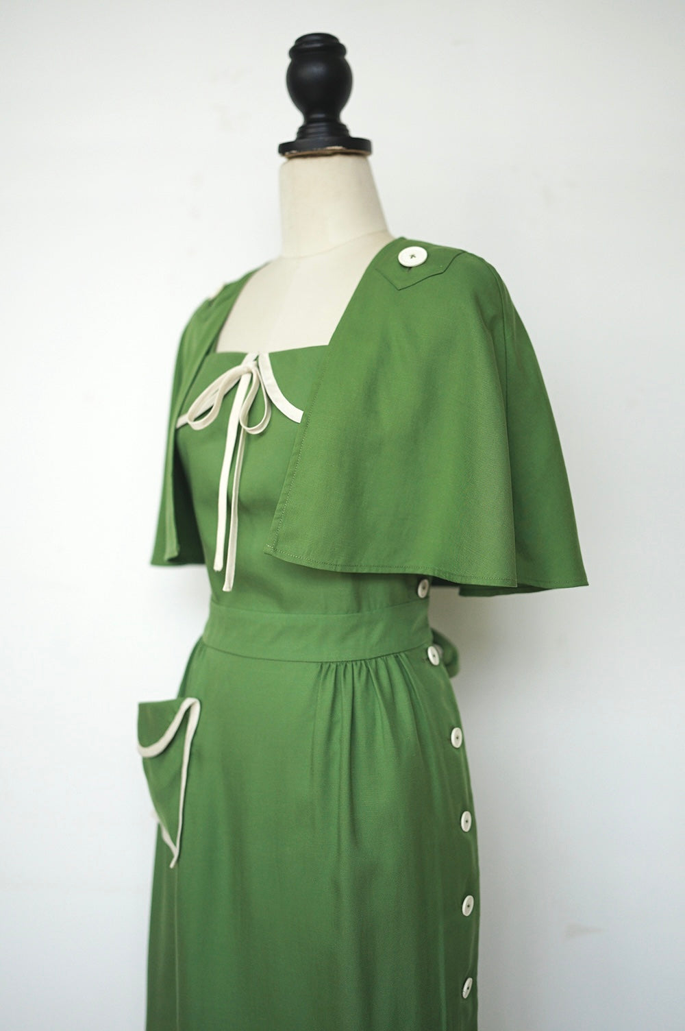 1930s|Detachable Cape Botton Dress