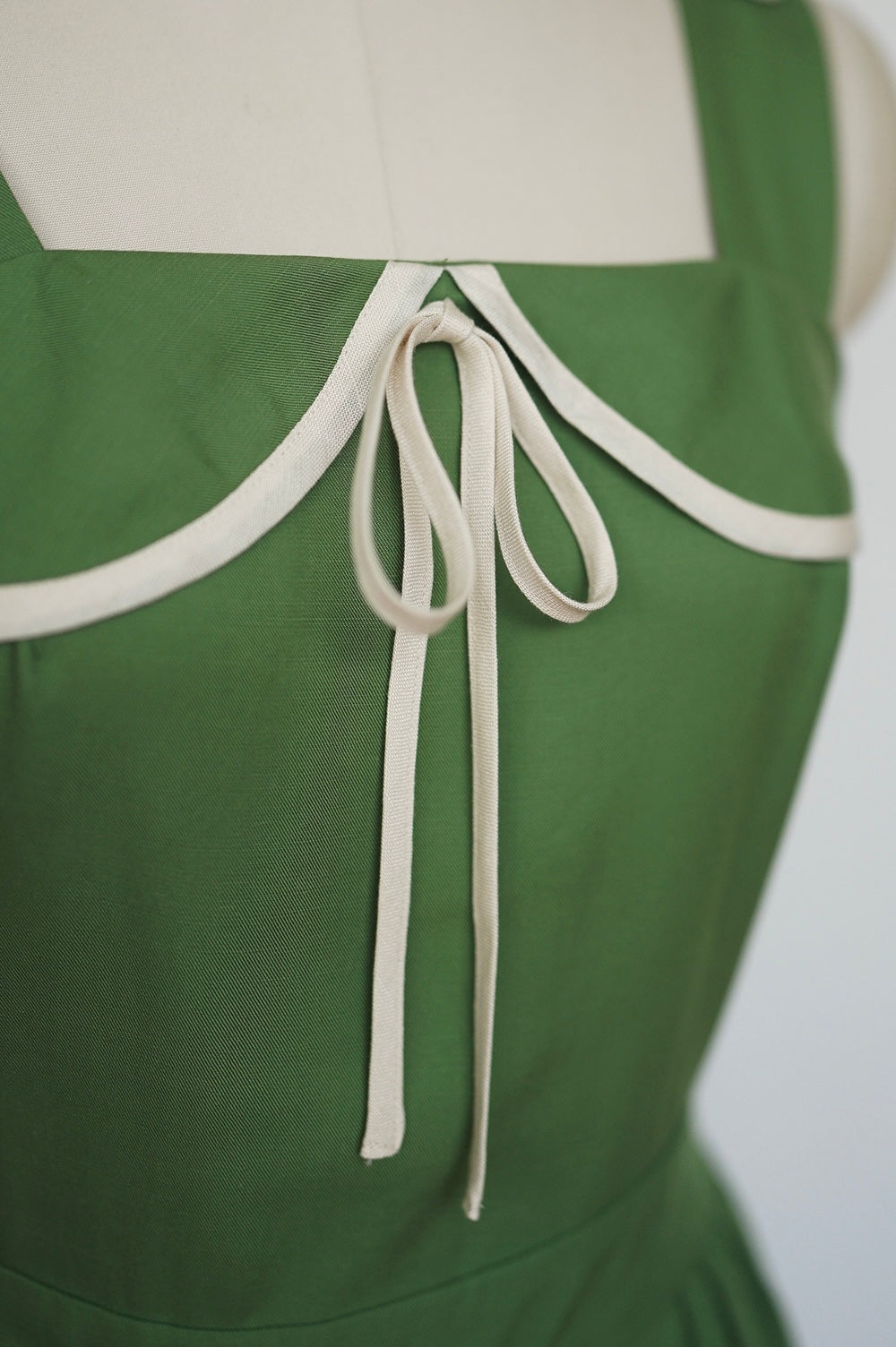 1930s|Detachable Cape Botton Dress