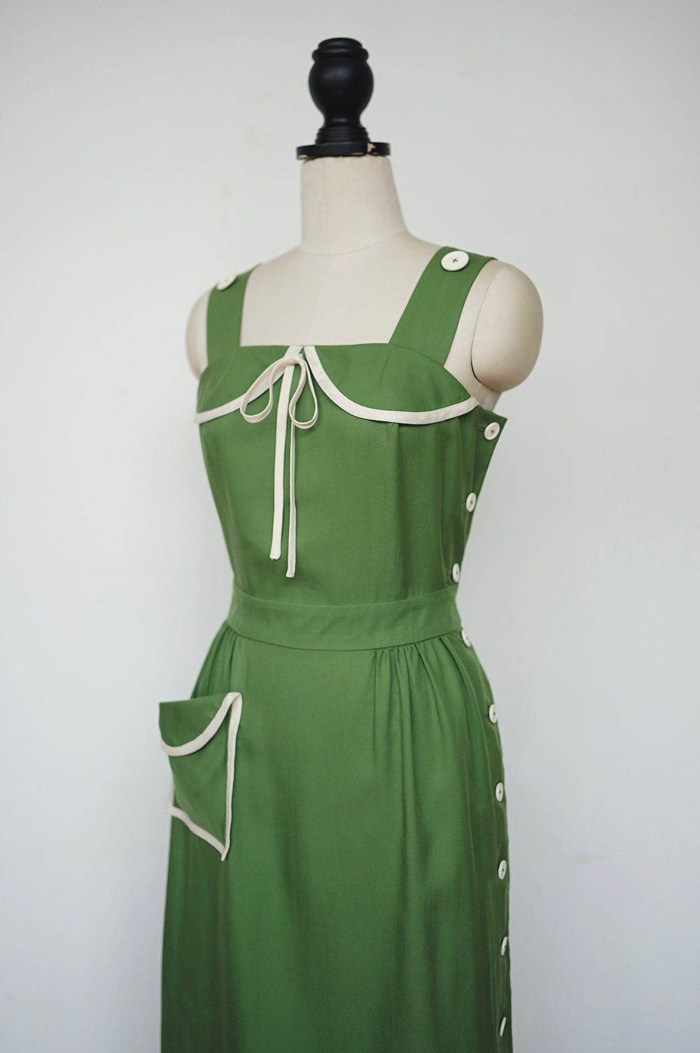 1930s|Detachable Cape Botton Dress