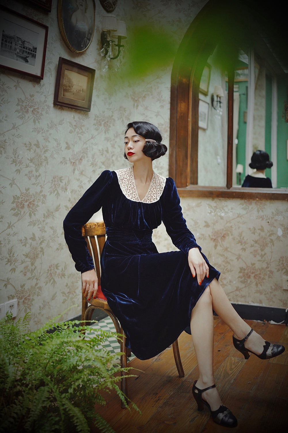 1930s|Lace V-Neck Blue Velvet Dress