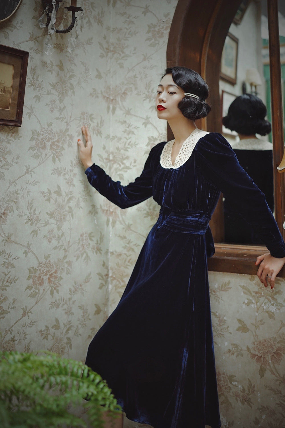 1930s|Lace V-Neck Blue Velvet Dress