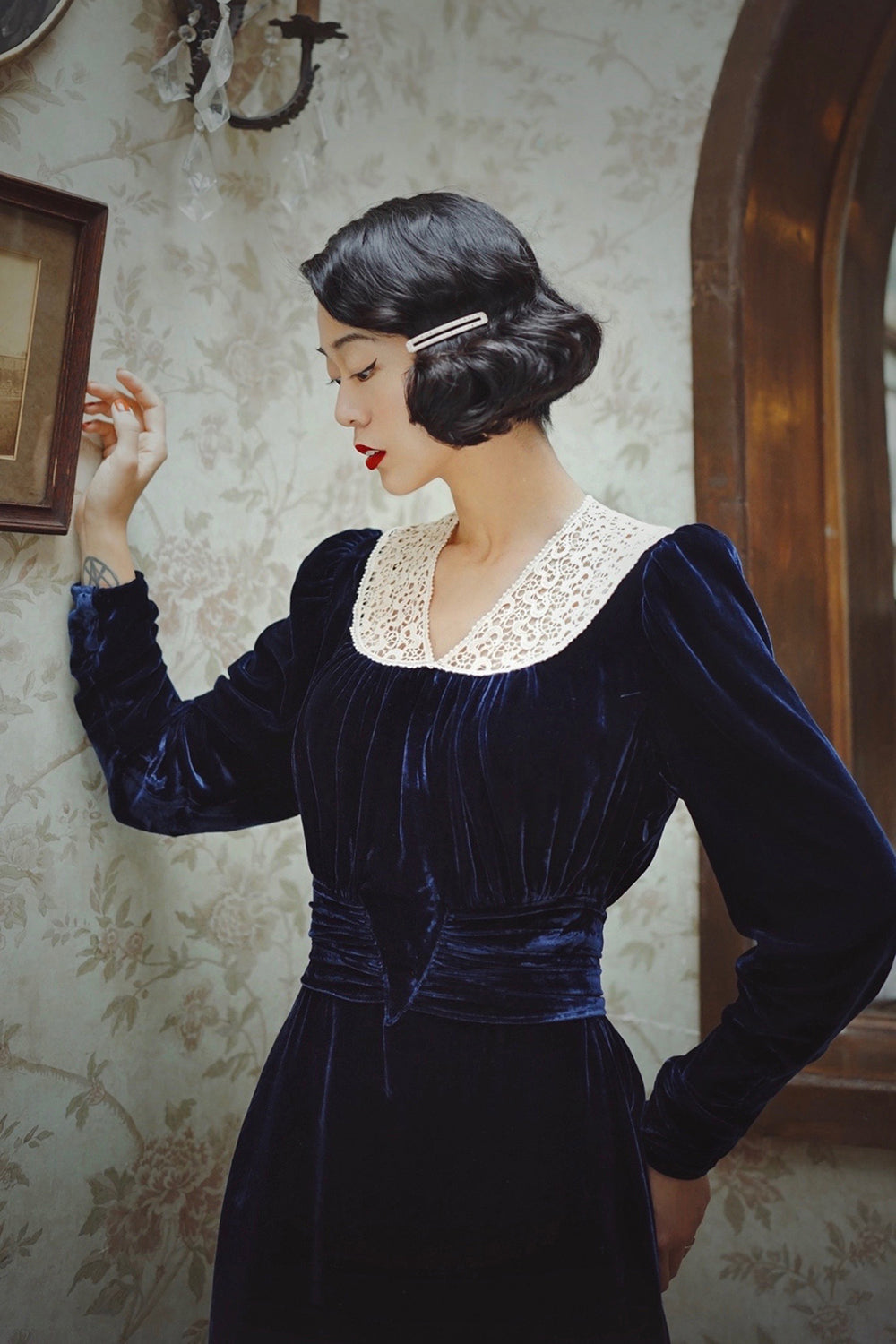 1930s|Lace V-Neck Blue Velvet Dress