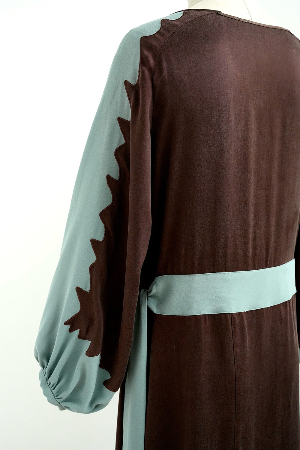1920s|Wave-embroidered Color-block Sleeve Dress