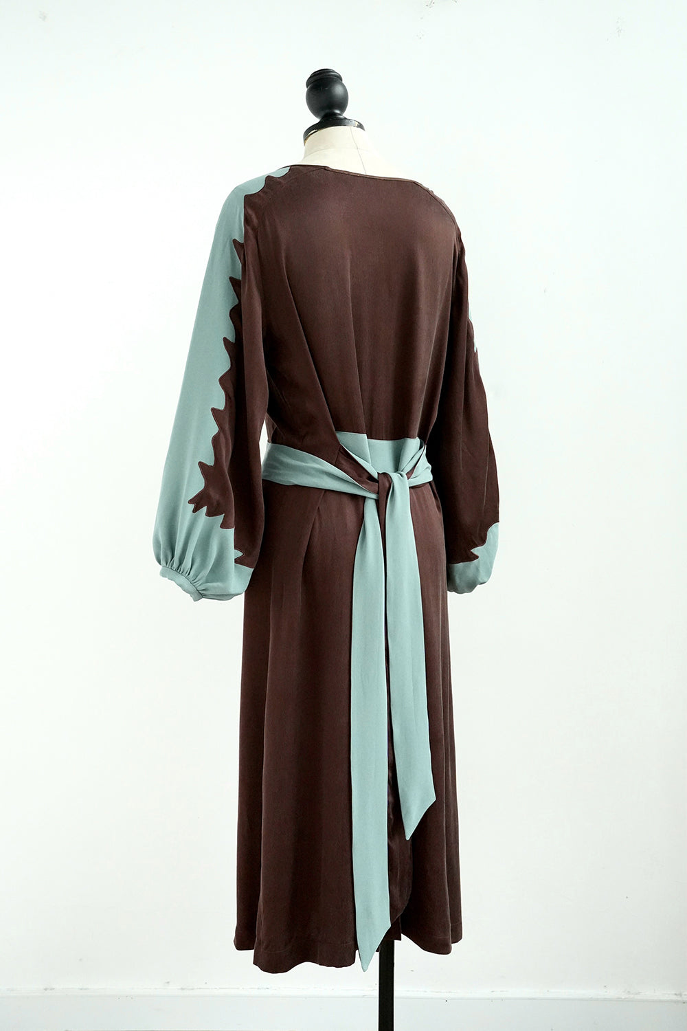 1920s|Wave-embroidered Color-block Sleeve Dress