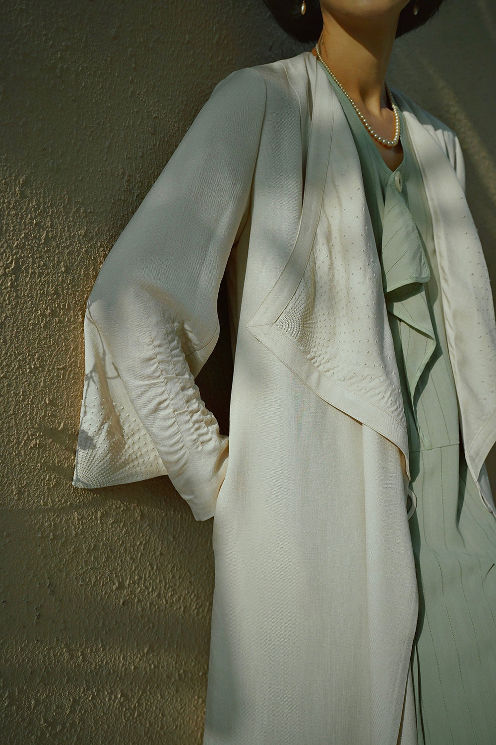1920s|Radiant stripe seed embroidery coat(White)
