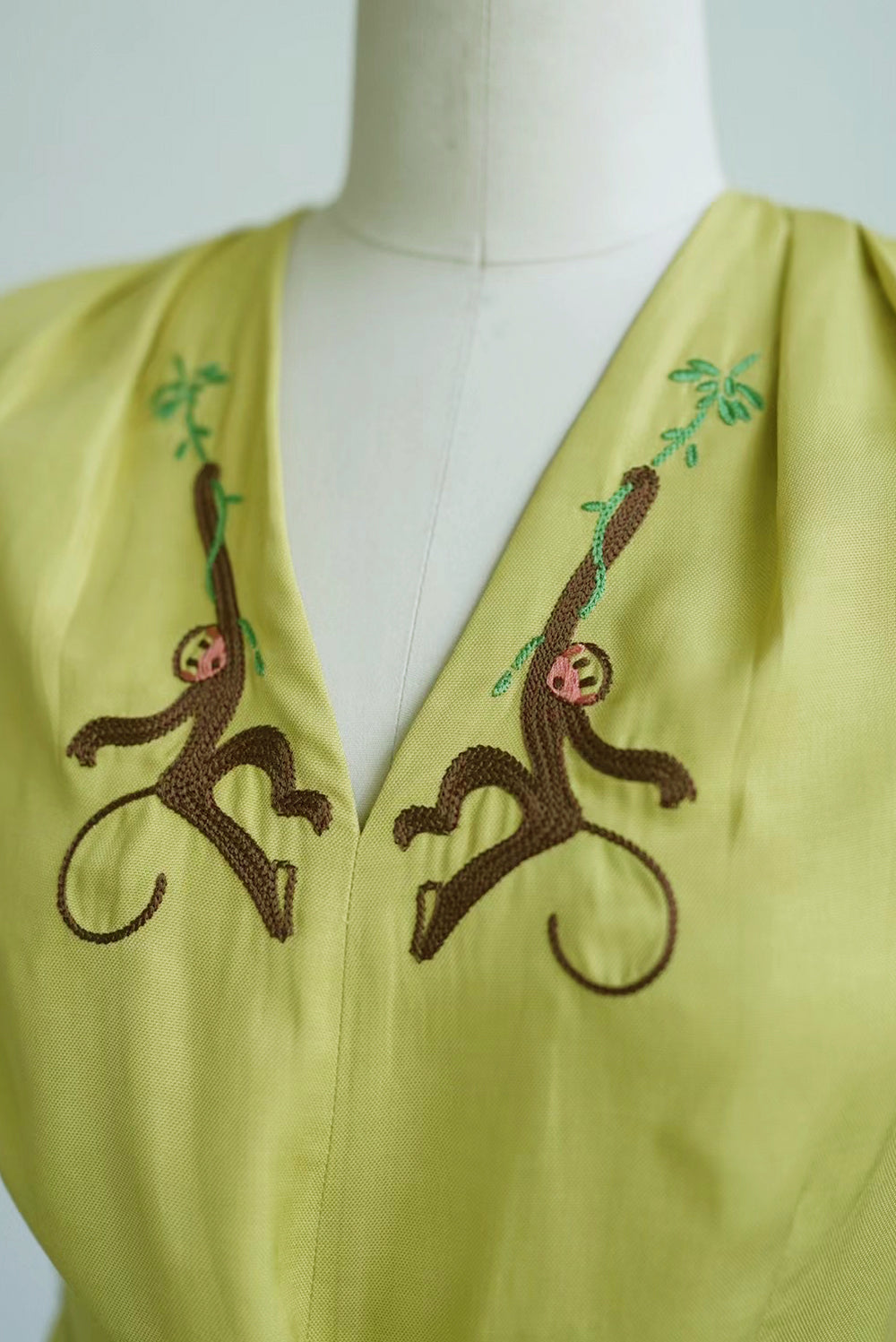 1940s|Monkey Embroidered Dress