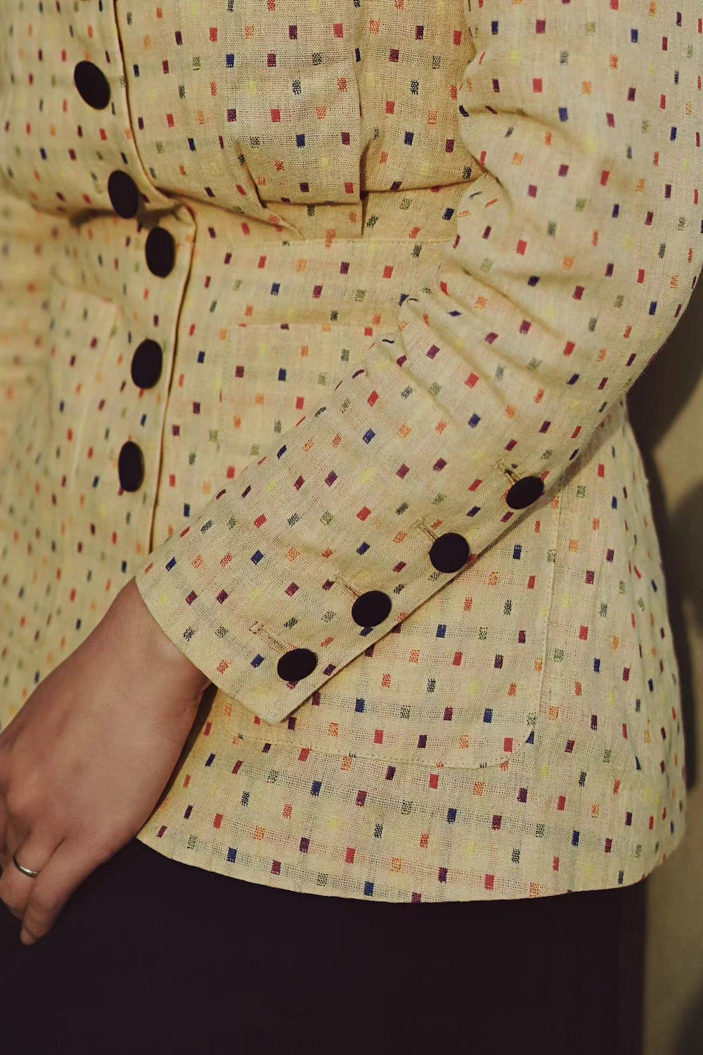 1930s|Collarless Fitted Button-Up Top( Colorful Dots )