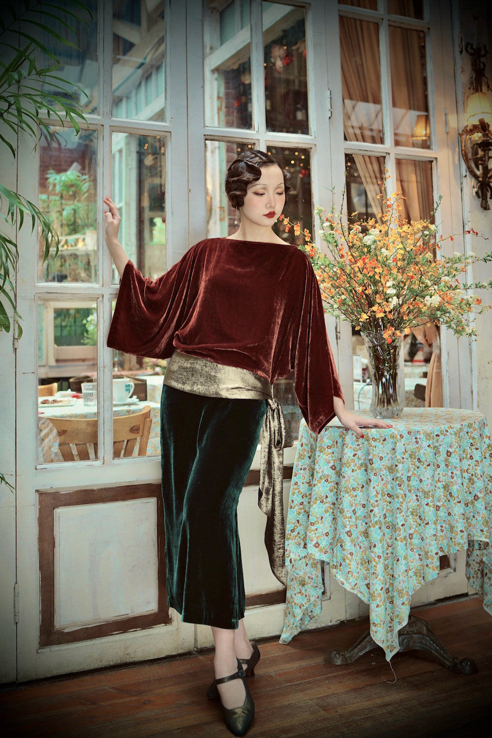 1920s｜Burgundy Velvet Top With Gold Belt