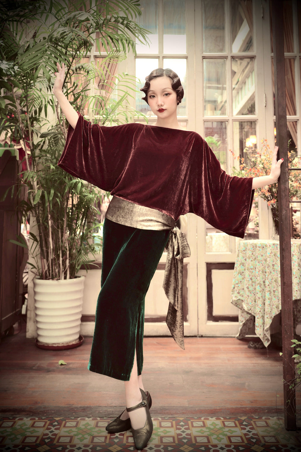 1920s｜Burgundy Velvet Top With Gold Belt