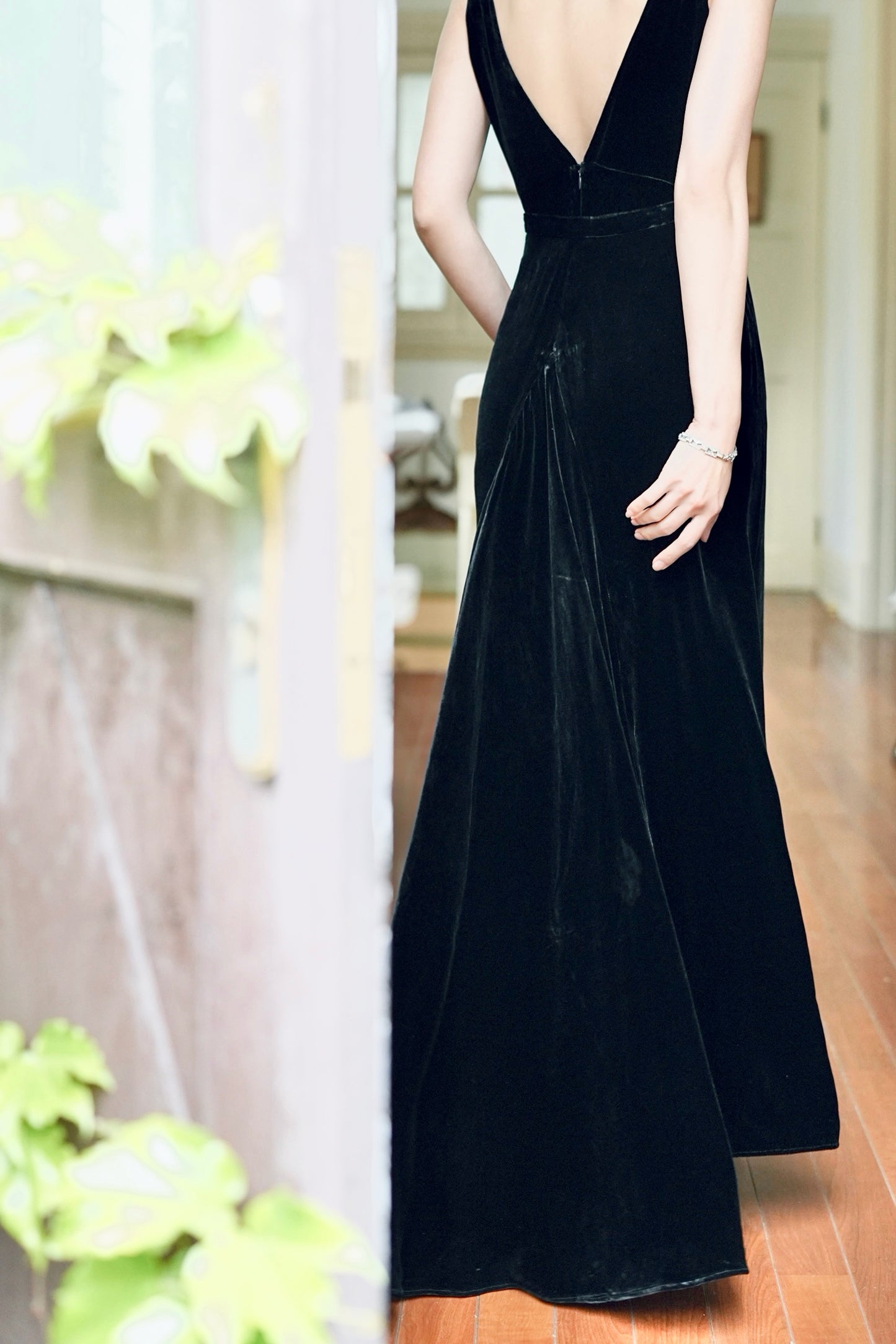 1930s｜Black Velvet Backless Mermaid Gown
