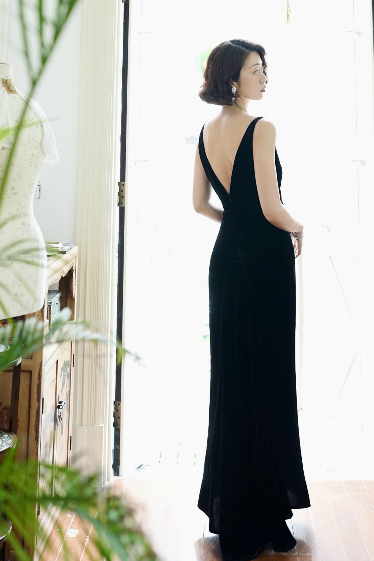 1930s｜Black Velvet Backless Mermaid Gown