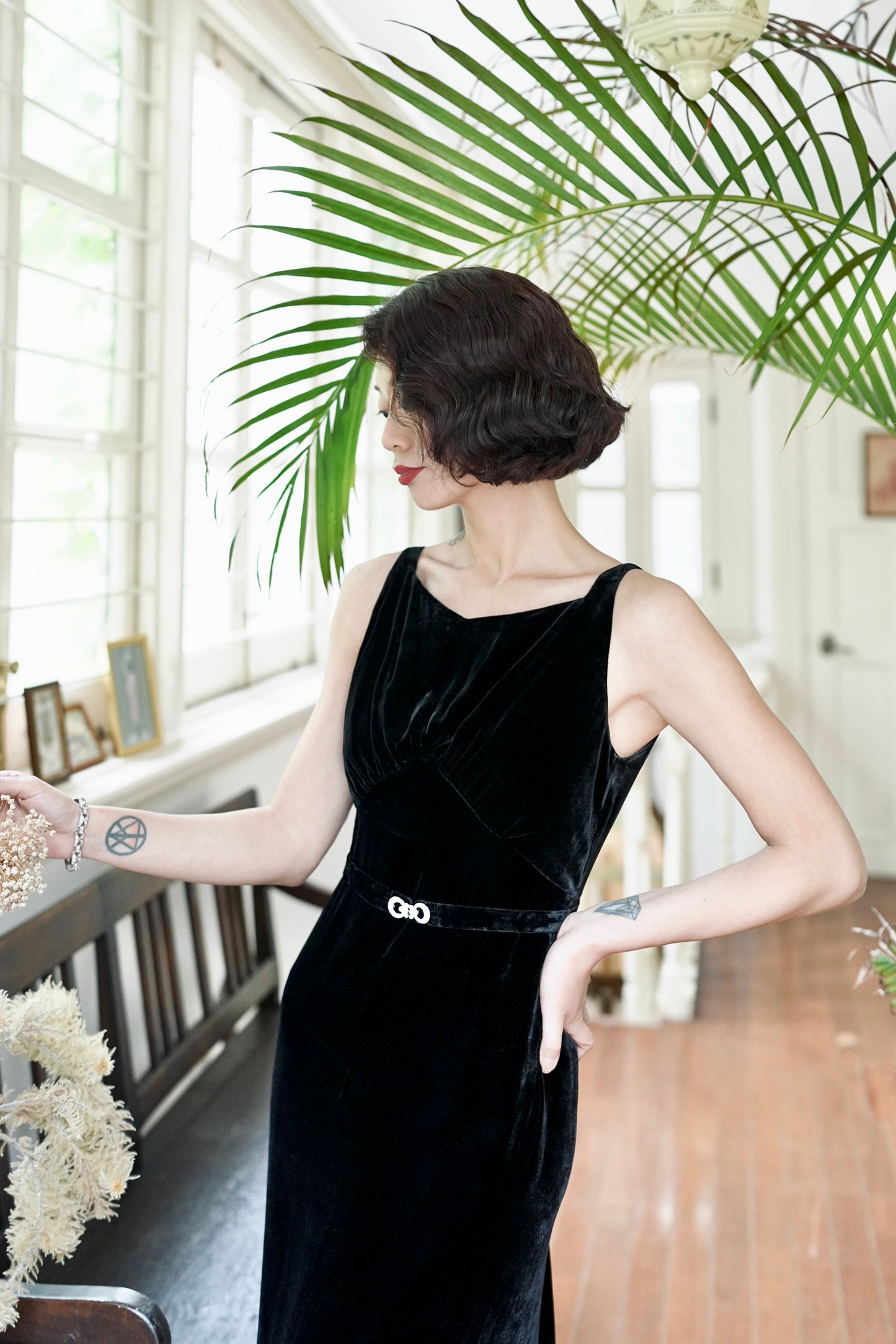 1930s｜Black Velvet Backless Mermaid Gown