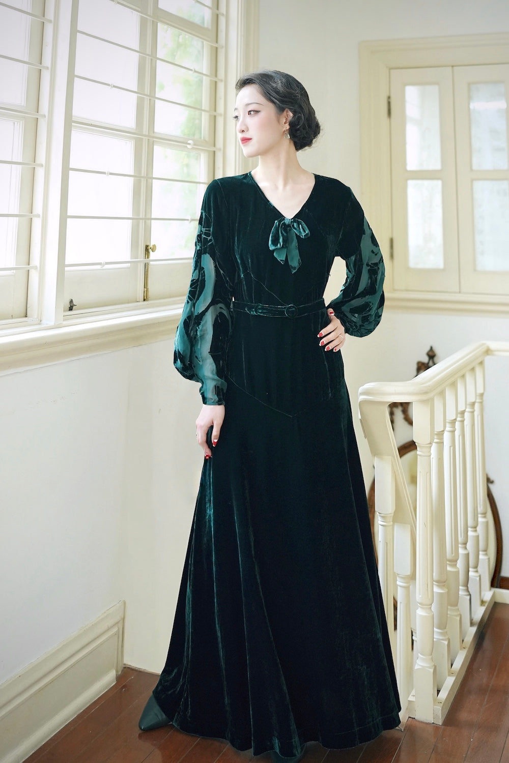 1930s｜Burned-Out Velvet Green Gown with Gigot Sleeves