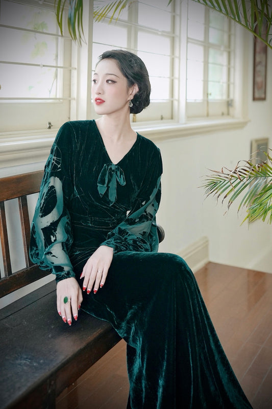 1930s｜Burned-Out Velvet Green Gown with Gigot Sleeves