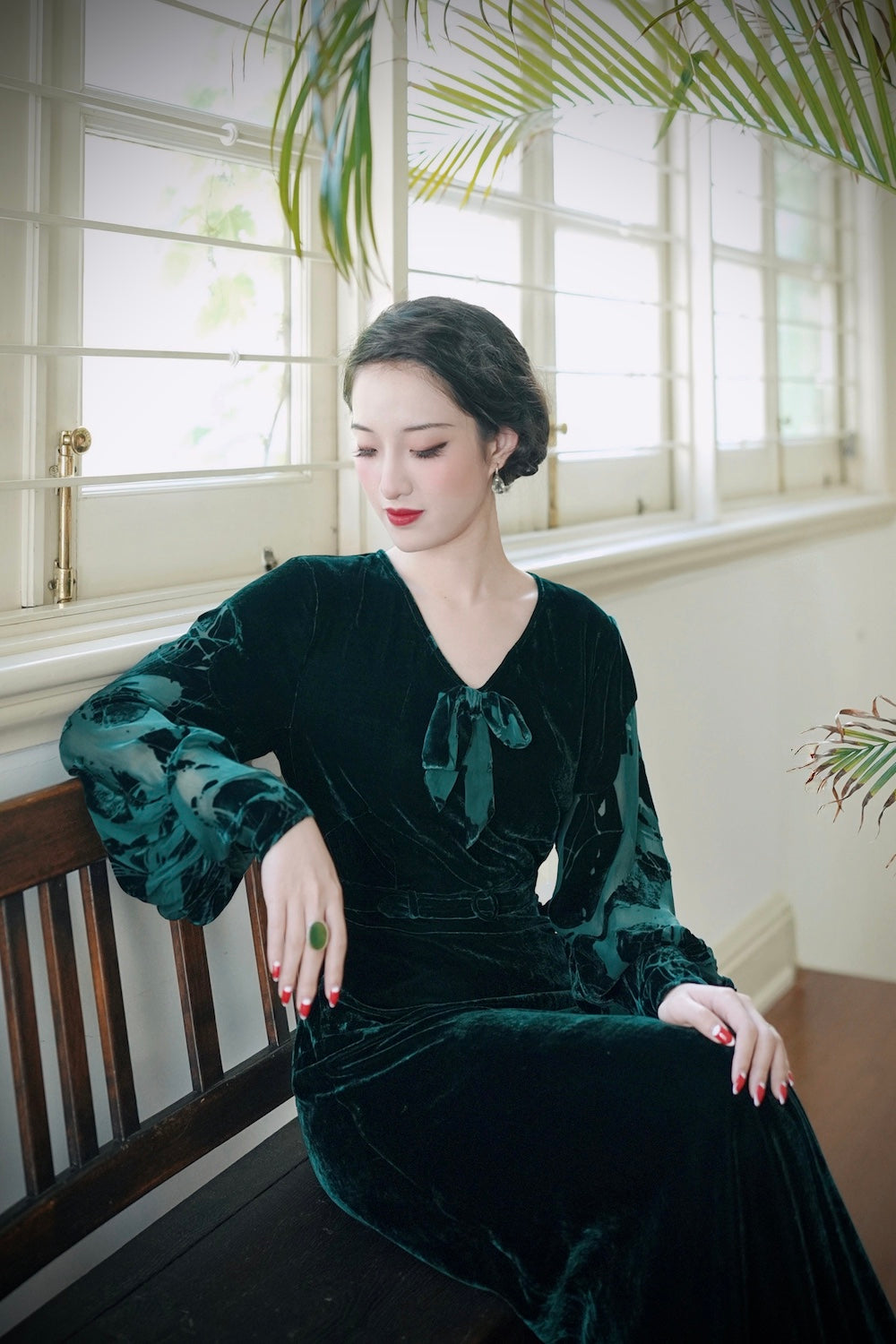 1930s｜Burned-Out Velvet Green Gown with Gigot Sleeves