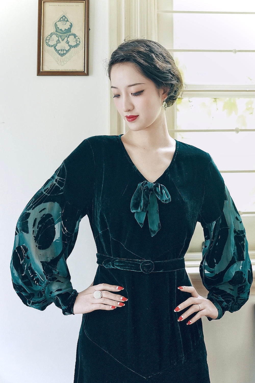 1930s｜Burned-Out Velvet Green Gown with Gigot Sleeves