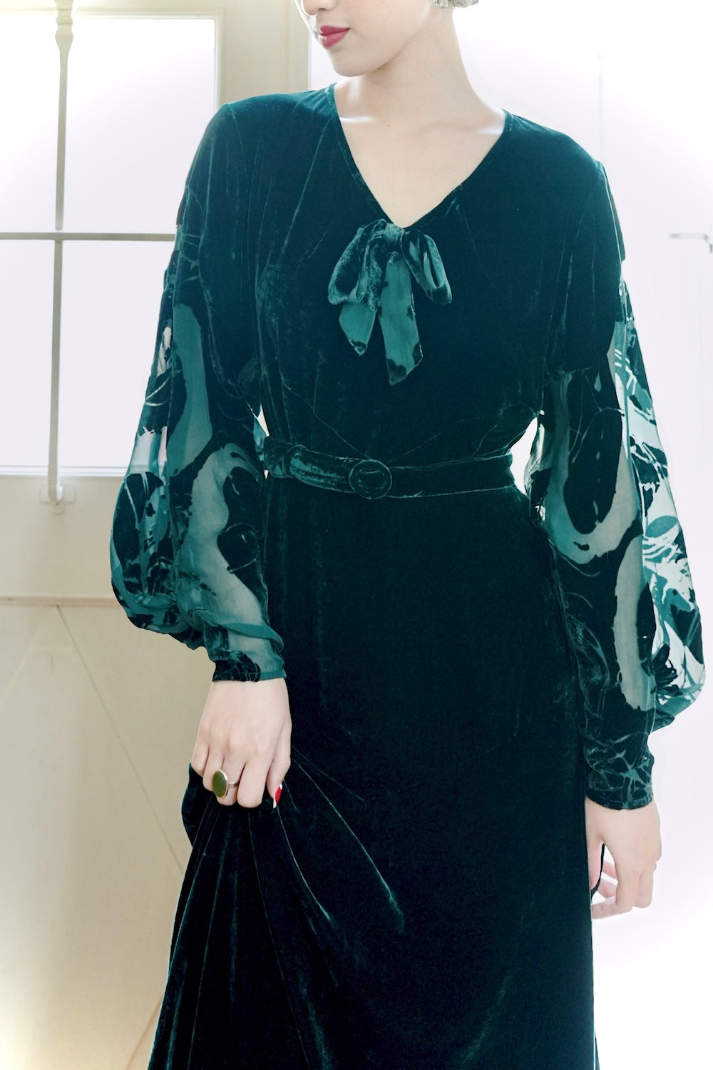 1930s｜Burned-Out Velvet Green Gown with Gigot Sleeves
