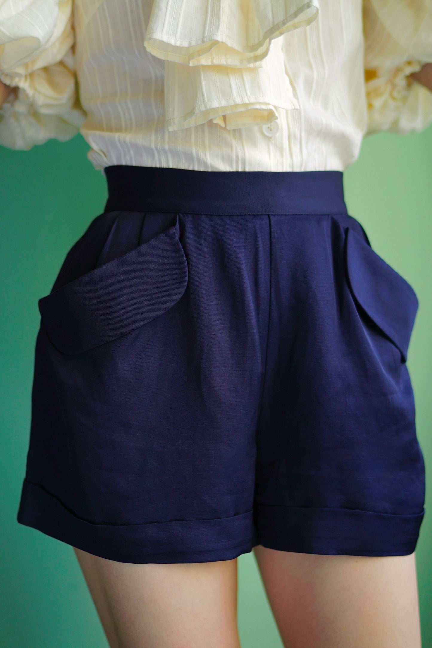 1950s｜Cuffed high-waisted shorts