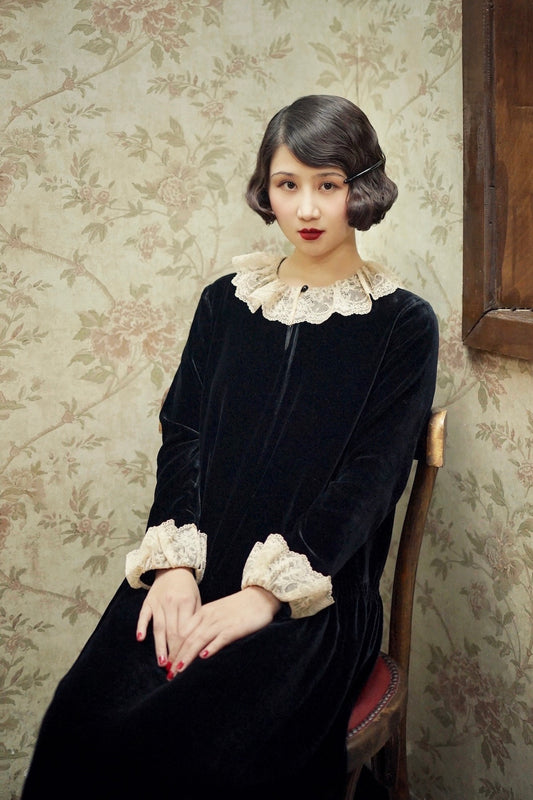 1920s｜Doll Lace Collar Velvet Dress