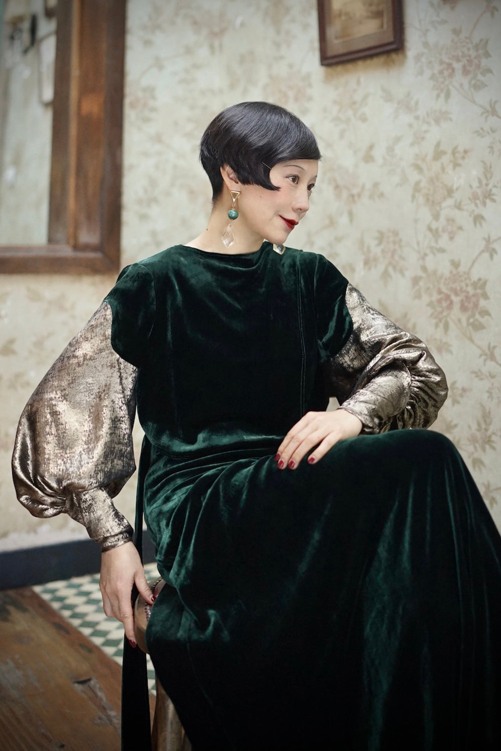 1930s｜Gold-Sleeved Green Velvet Evening Gown