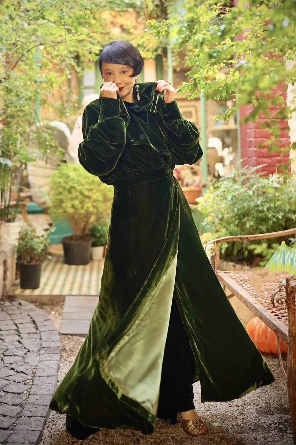 1920s｜A stunning pleated velvet padded Opera Coat