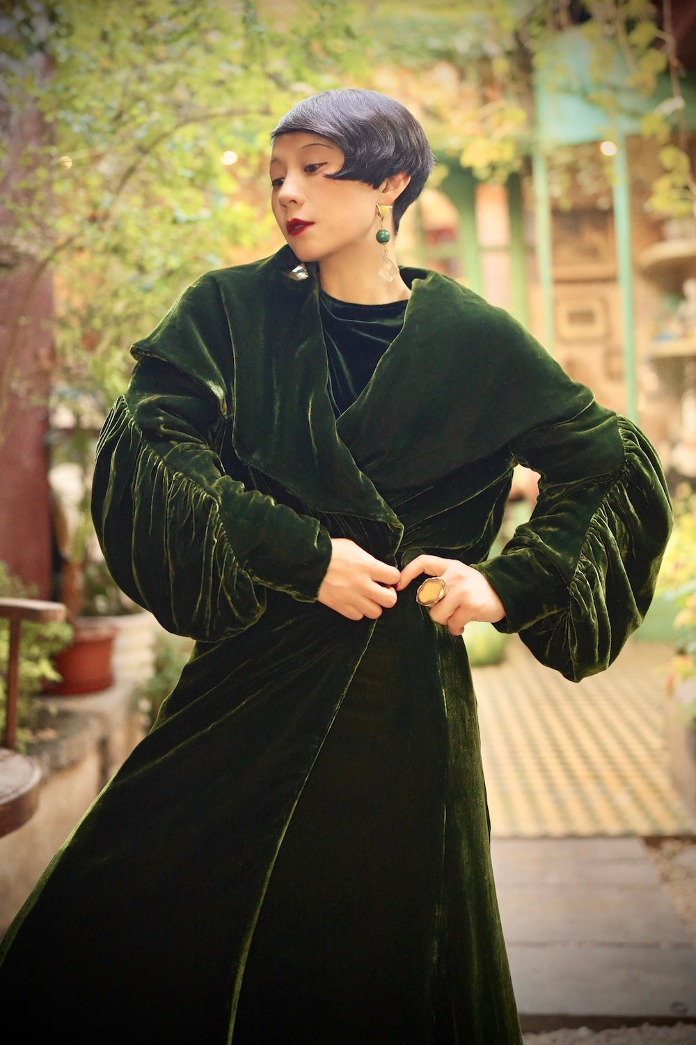 1920s｜A stunning pleated velvet padded Opera Coat