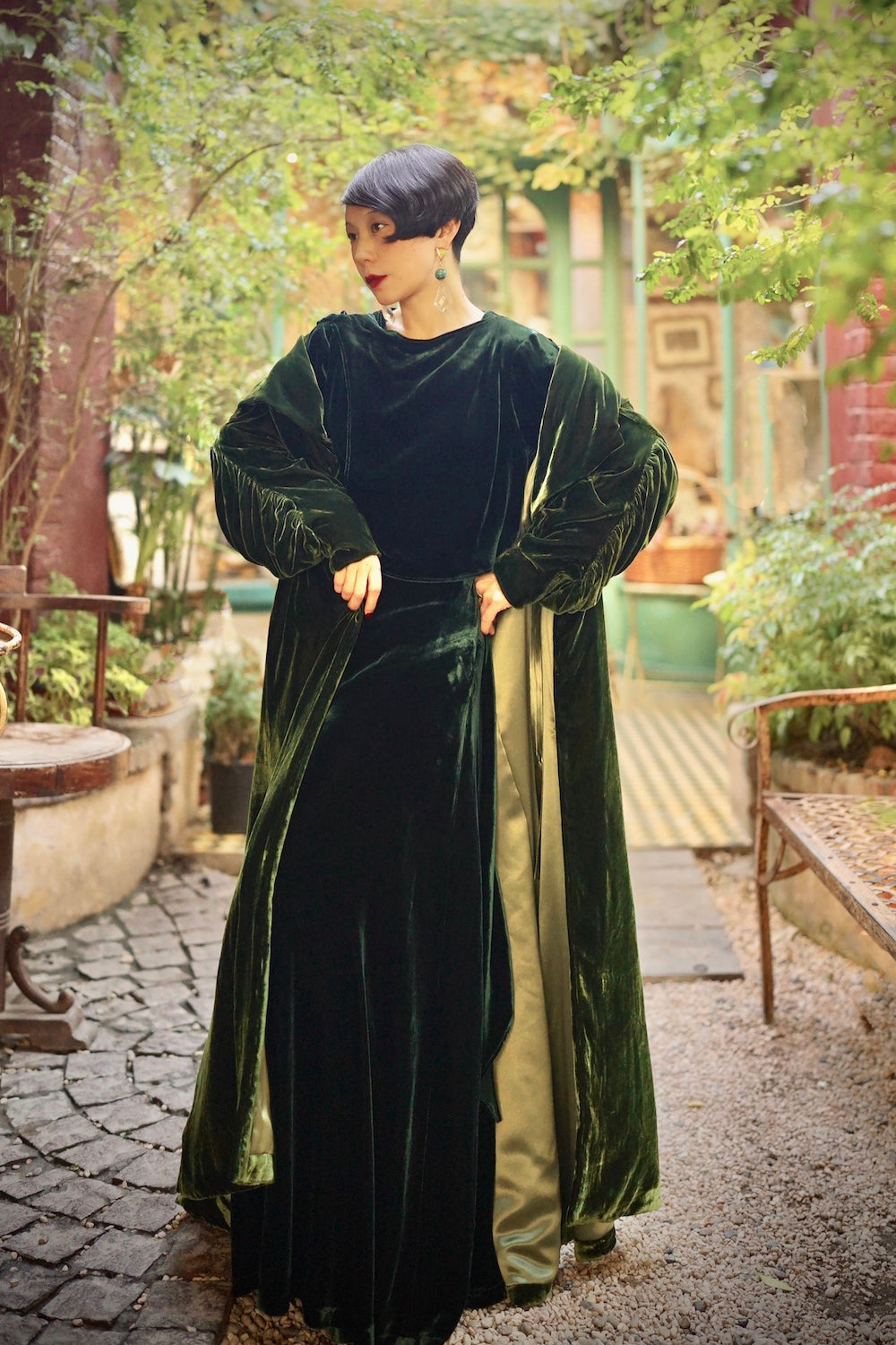 1920s｜A stunning pleated velvet padded Opera Coat