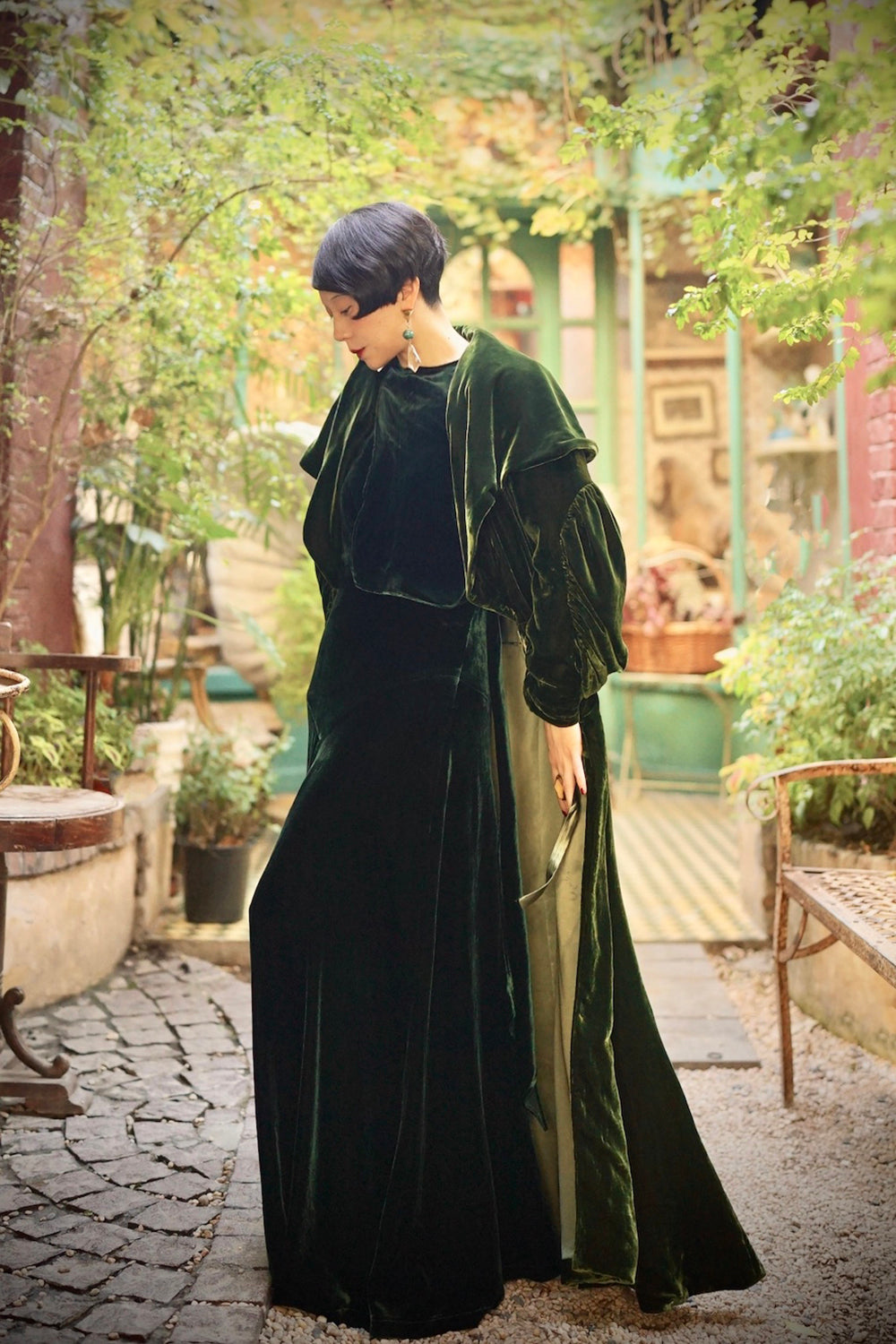 1920s｜A stunning pleated velvet padded Opera Coat