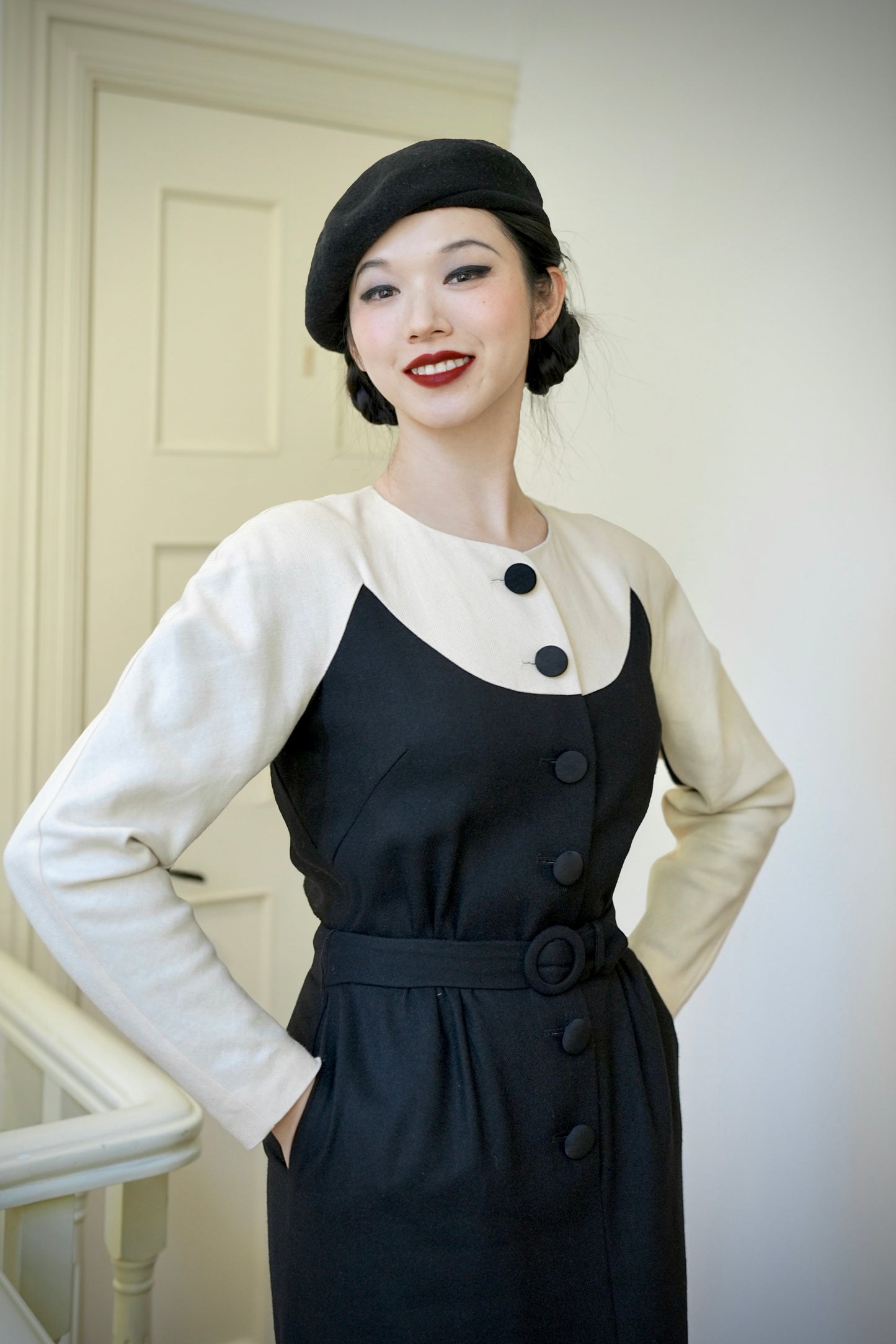 1940s｜Black and White M-shaped Color-block Dress
