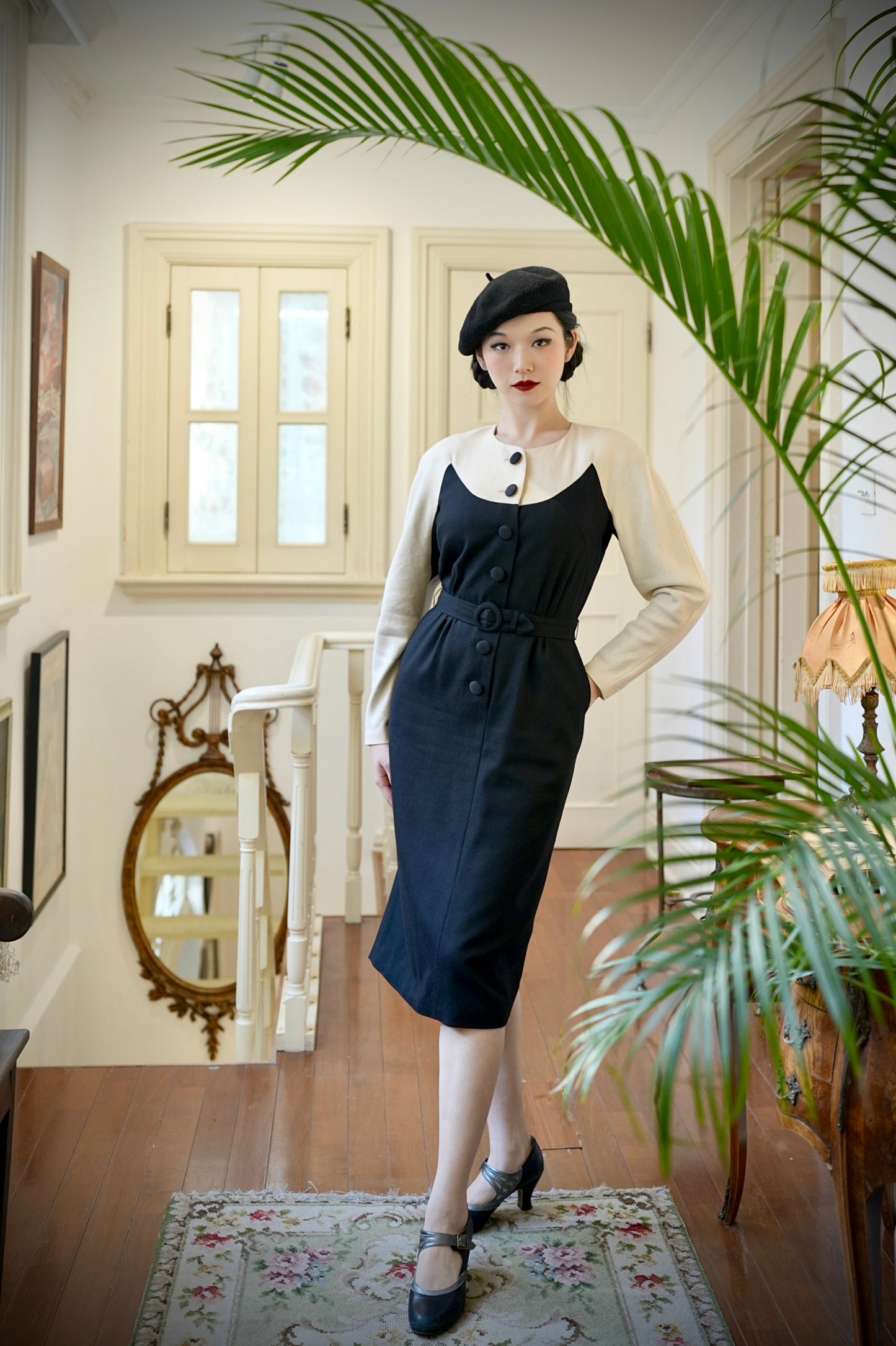 1940s｜Black and White M-shaped Color-block Dress