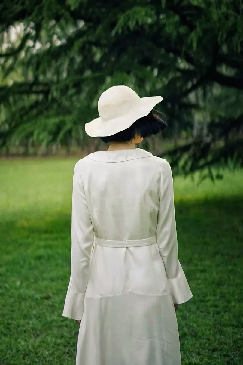 1930s｜Pearlescent Satin Ruffle Sleeve High-Waisted Dress