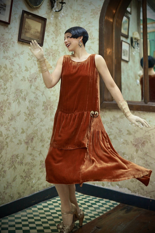 1920s｜Asymmetric pumpkin red velvet Gown