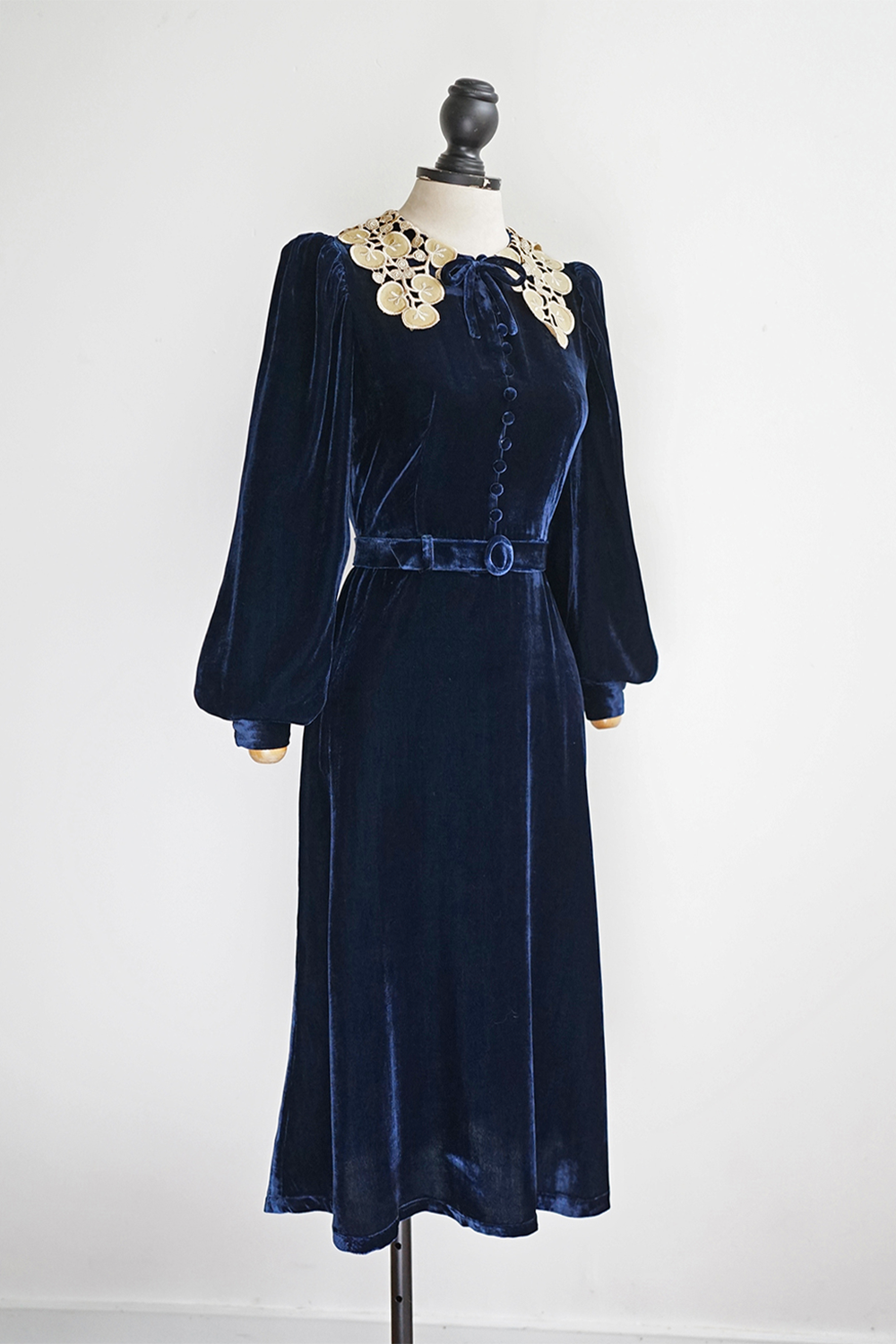 1930s｜Lace Collar Blue Velvet Dress